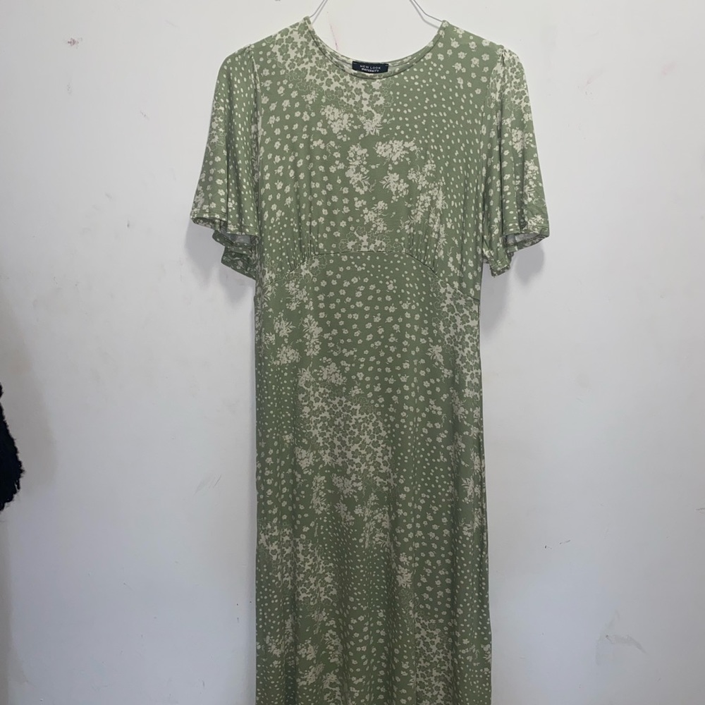 NEW LOOK Maternity size 6 in green/white floral print. 96% viscose  4% Elastane